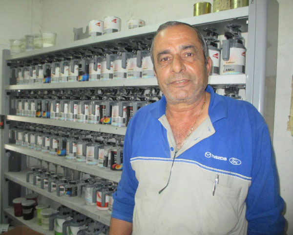 עוזי מנהל מחלקת פחחות וצבע